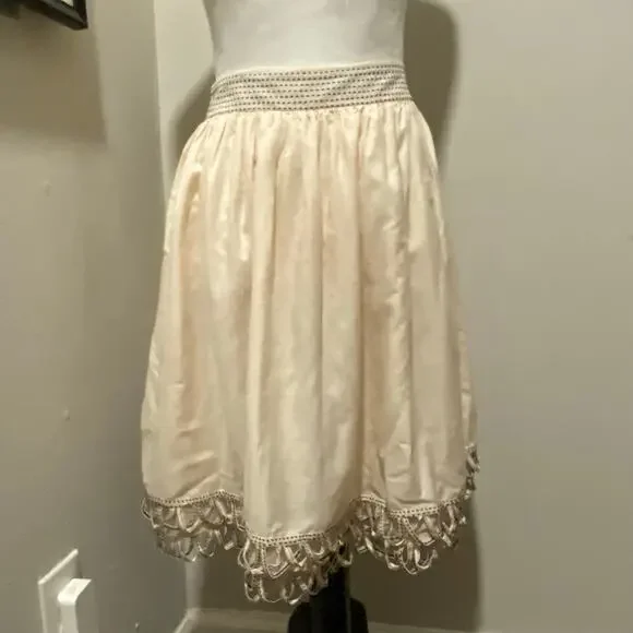 ECI Cream Skirt with Navy Blue Scalloped Embroidered Edge Details, Size 14 - Picture 2 of 13